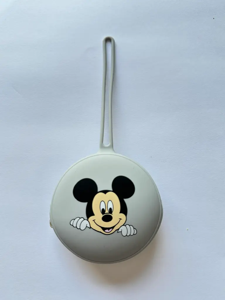 Portachupetes Mickey gris claro